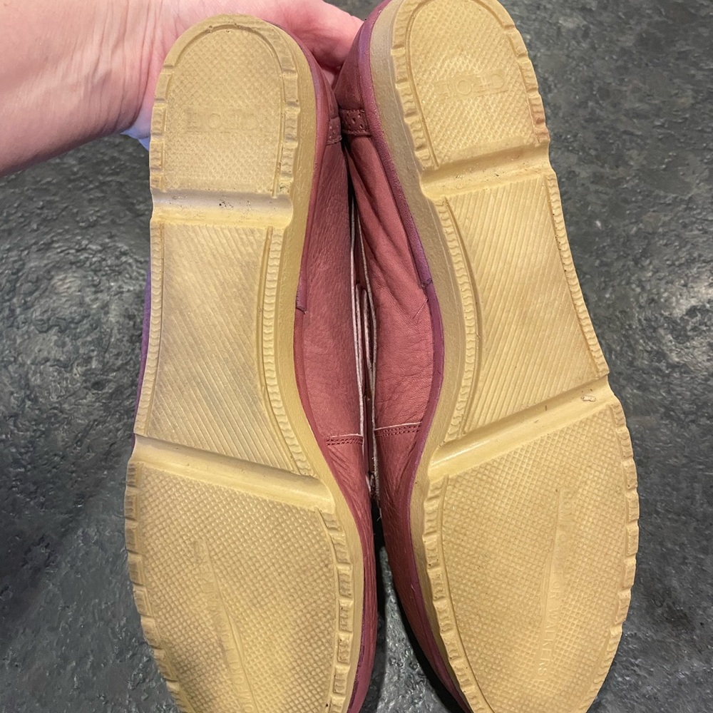 Cherokee Women's maroon colored Moccasins - Picture 6 of 7